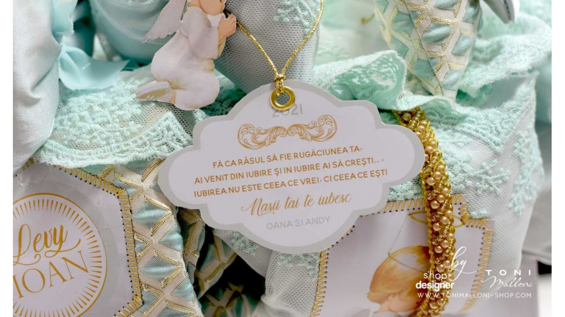 Lumanare botez cu ingeri gold dantela verde menta si broderie cu numele bebelusului cusuta in baza lumanarii 7